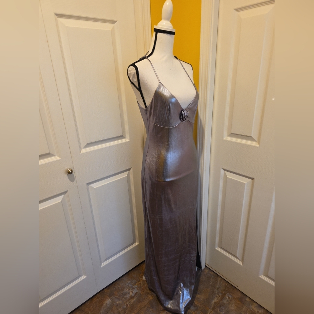 EMERSON LANG SILVER MAXI GOWN, SIZE M, NEW - Picture 9 of 13